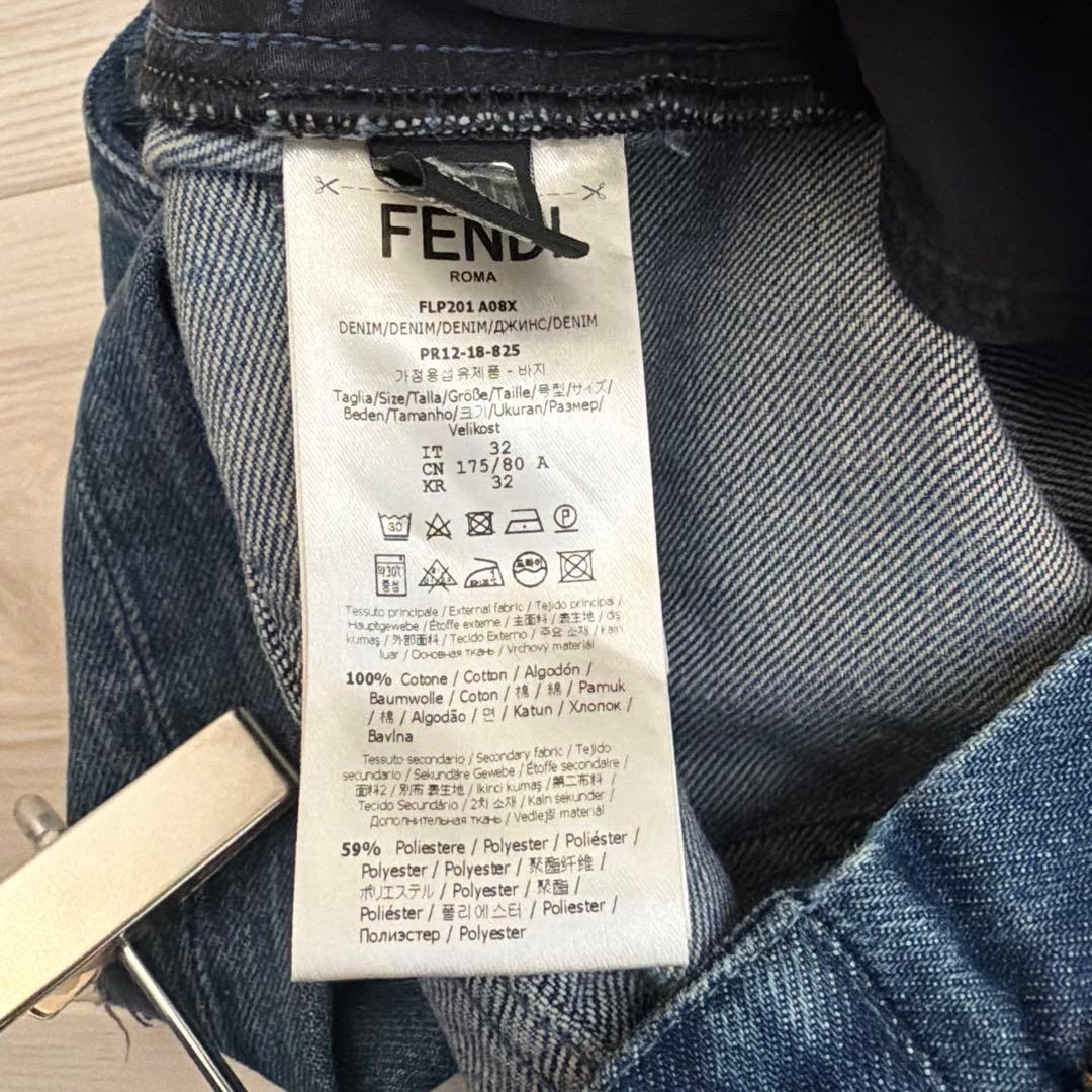 【極美品✨】FENDI デニム　ダメージ加工　ズッカ柄　32 レザーパッチ