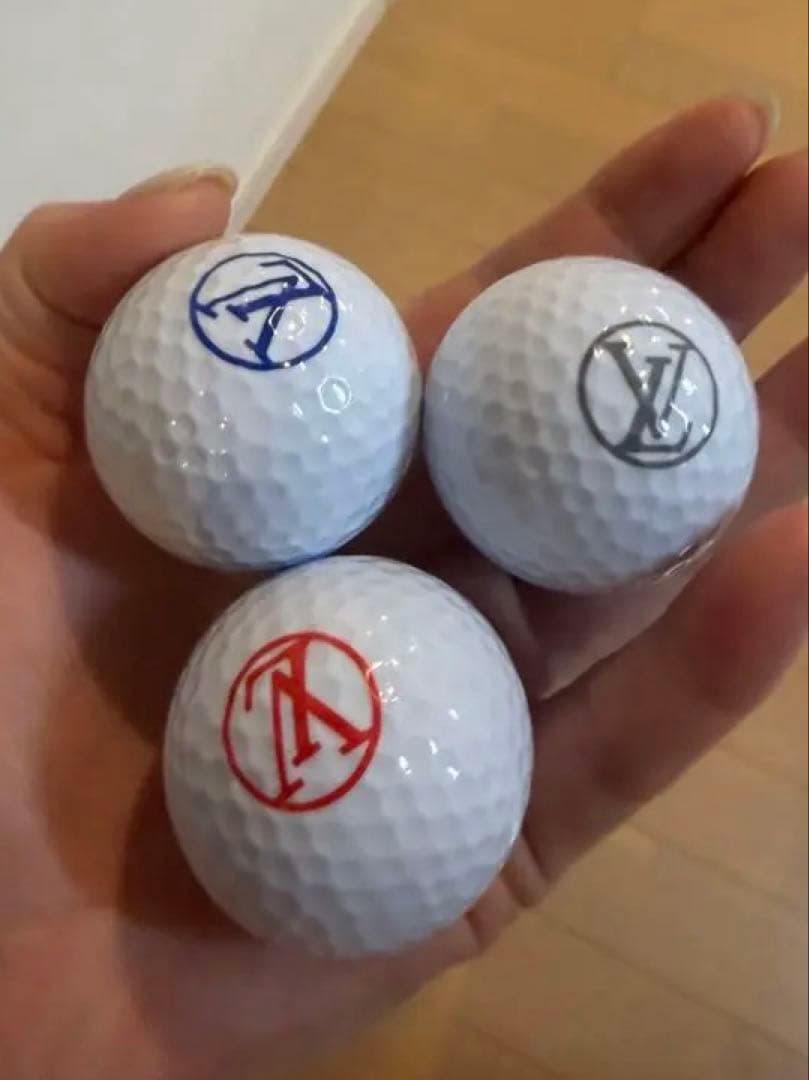 ルイヴィトン　ゴルフボールケース　ボール、ティー付き
