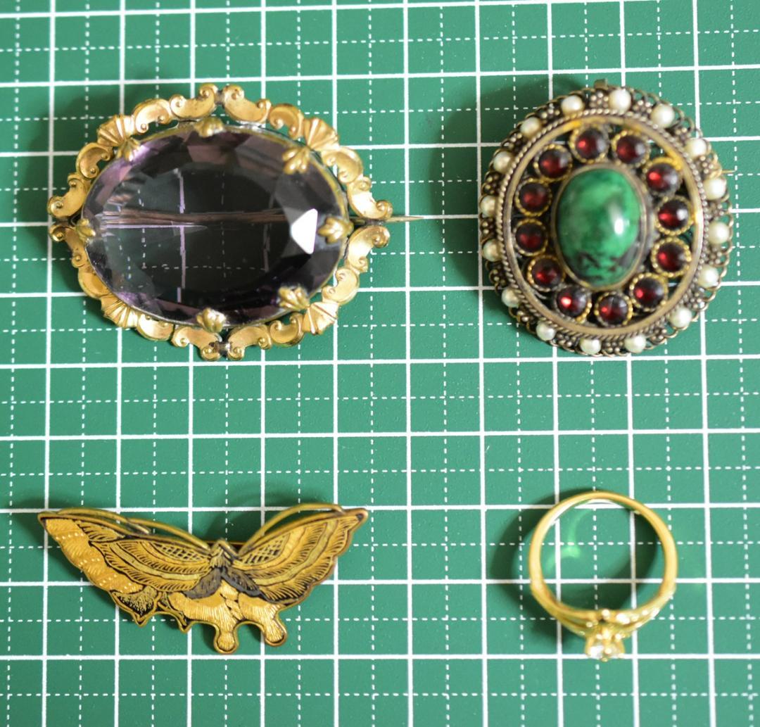 日本のアンティーク 江戸後期～明治期 金銀象嵌細工 蝶々のブローチ 在銘