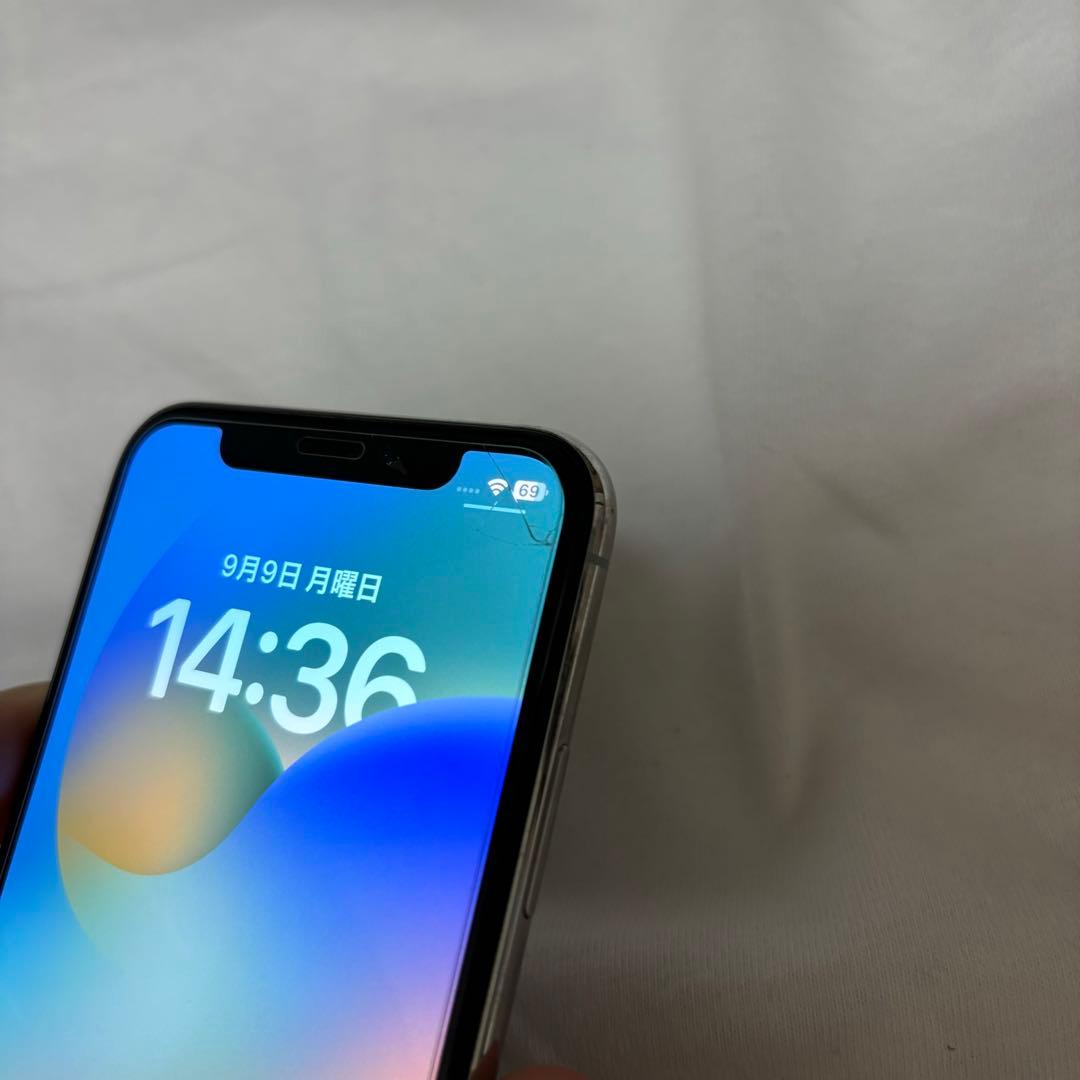 iPhone X Silver 64 GB docomo(SiM ロック有)