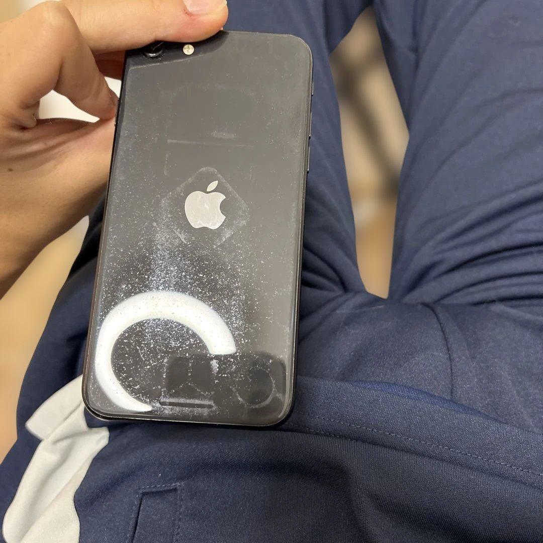 Apple iPhone SE スペースグレー