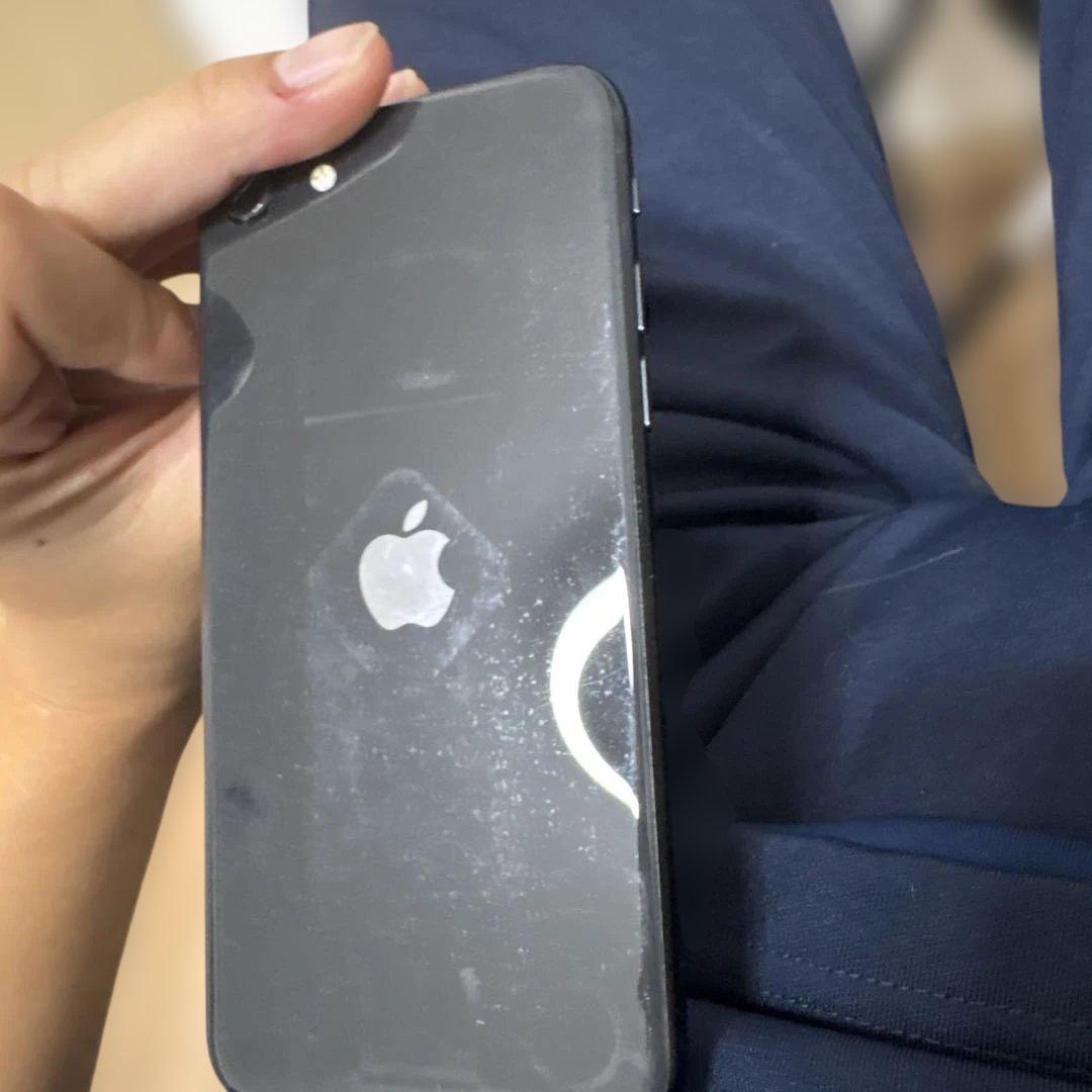 Apple iPhone SE スペースグレー