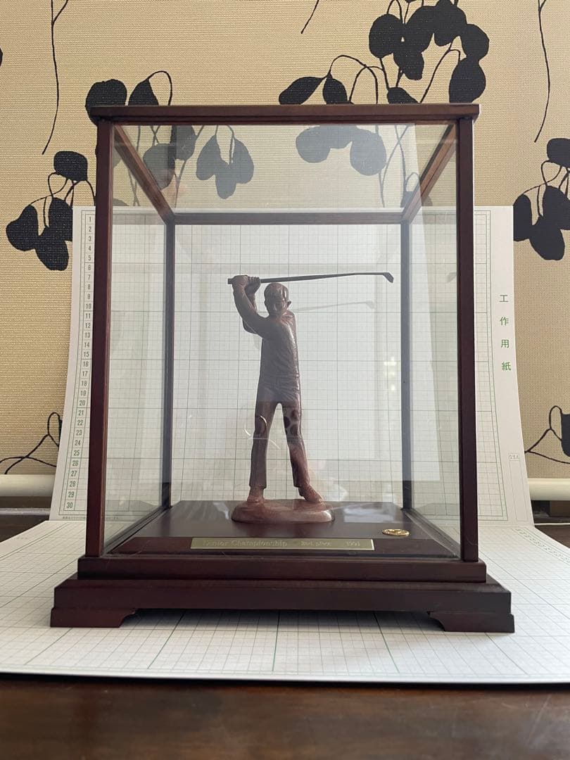 ブロンズ　ゴルフトロフィー　ガラスケース