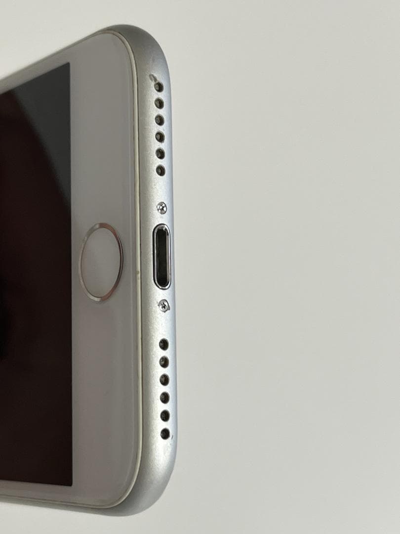 iPhone 8 64GB SIMフリー 動作確認済み（SIM部分に破損あり）