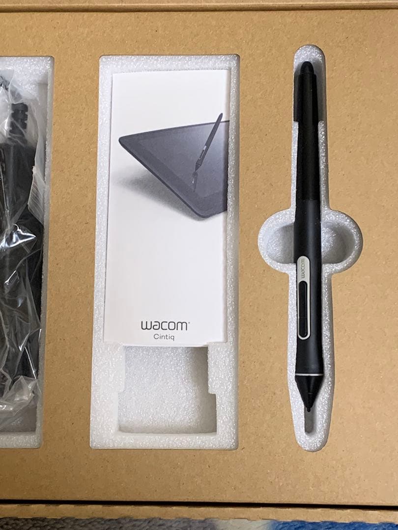 Wacom Cintiq 22 大画面液晶ペンタブレット 本体　プロペン2セット