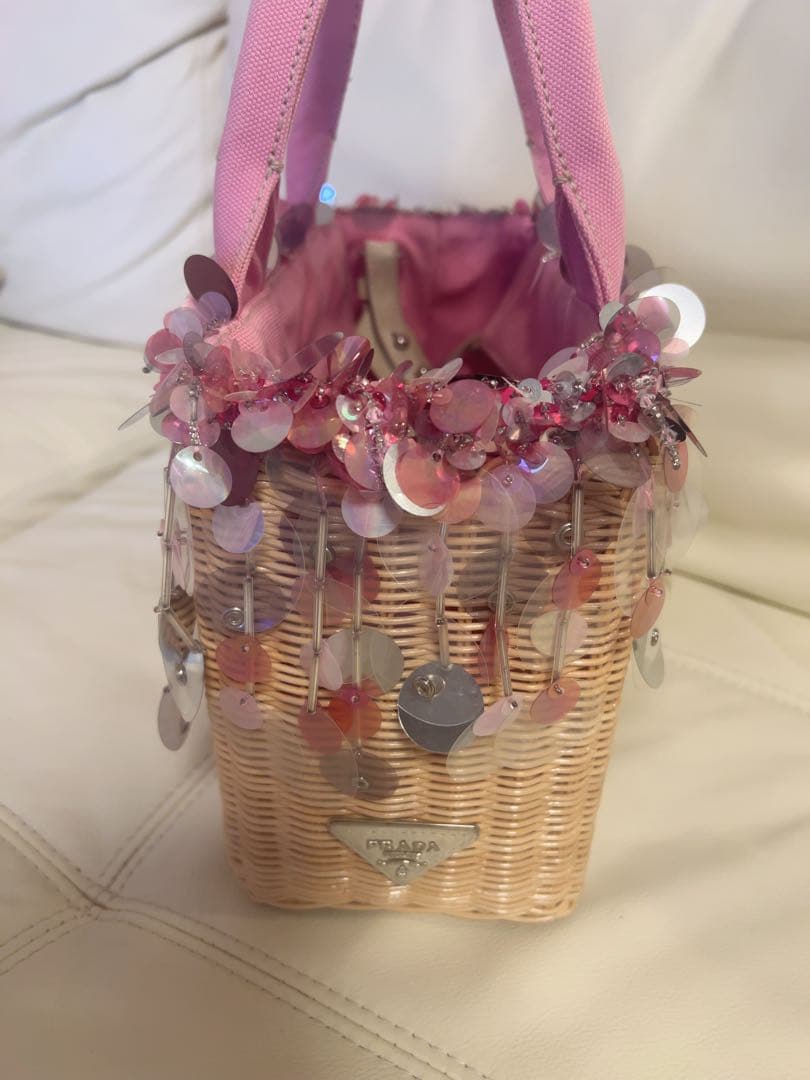 PRADAビーズ装飾ピンクかごバッグ