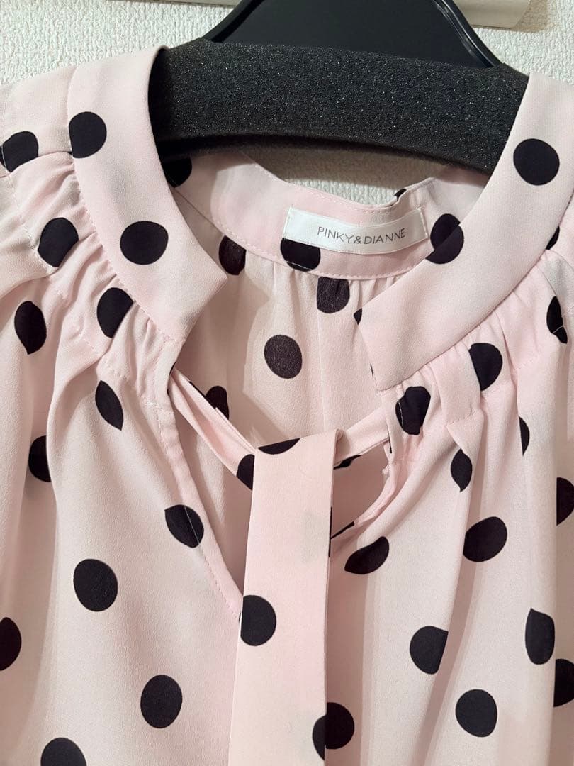 ピンキーアンドダイアン ドットプリントギャザーブラウス 38