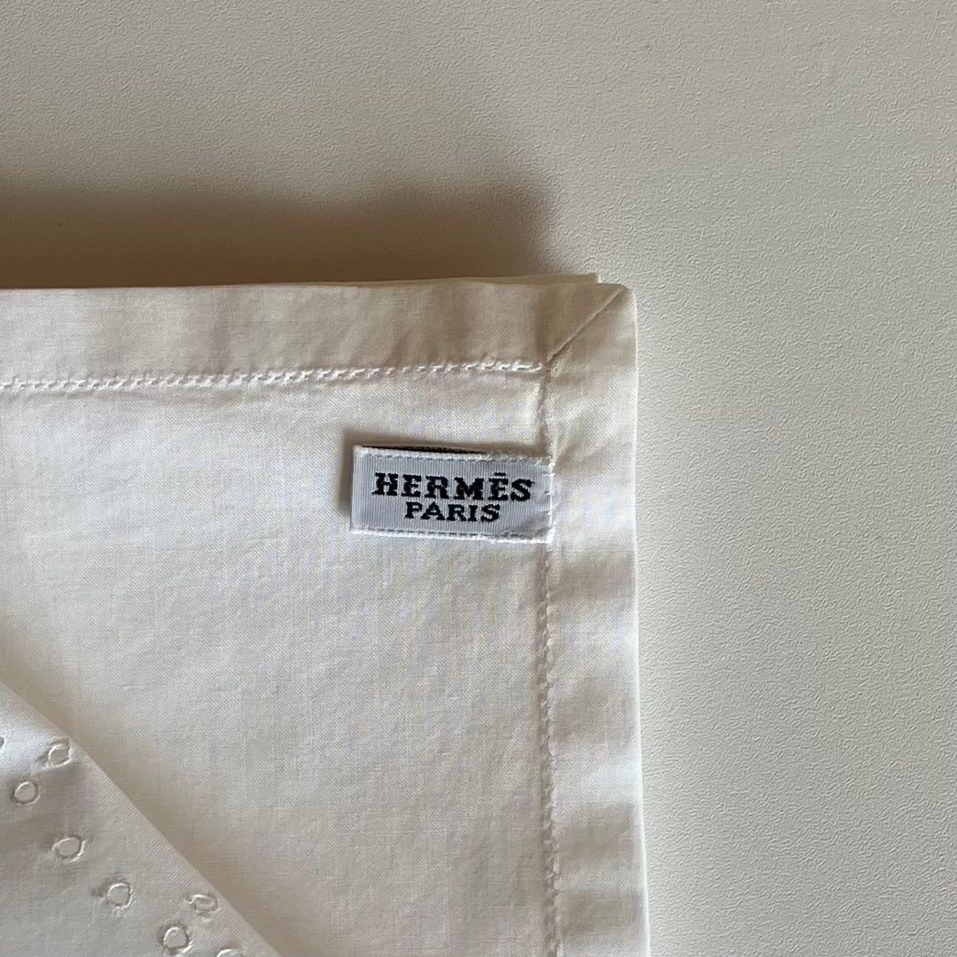 【新品】【HERMES】エルメス H透かし模様 ハンカチ 白｜箱・リボン・袋付
