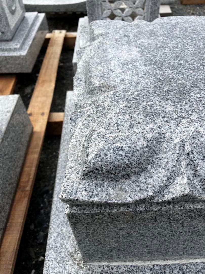 【角形石灯籠 一対 高さ122cm）引き取り限定／分解済・バラ積み可 発送元茨城