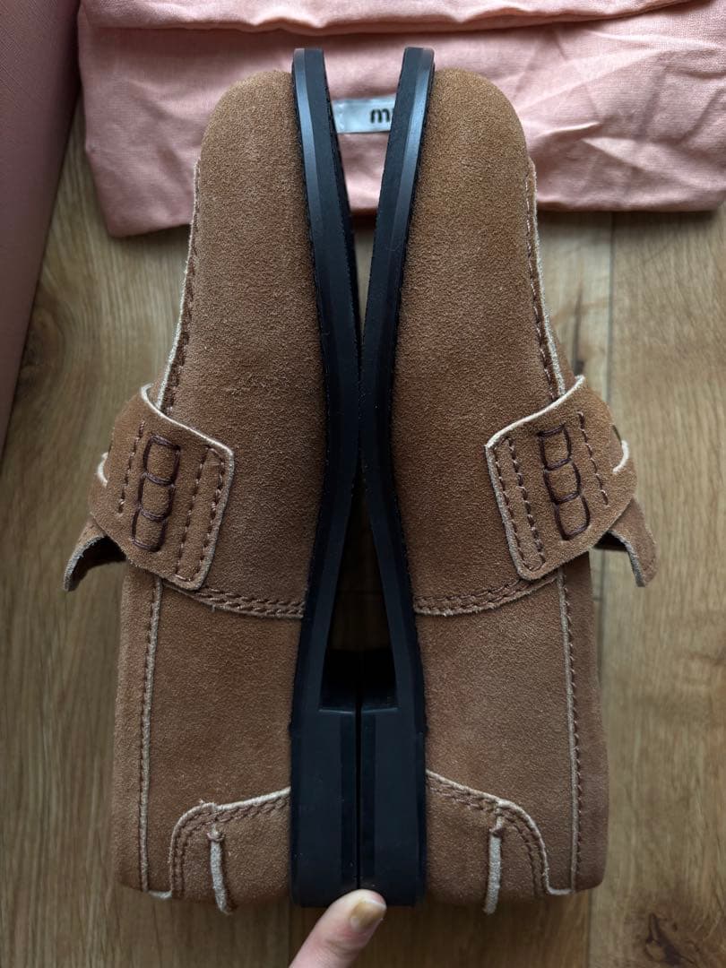 MIU MIU ベージュ スエード モカシン