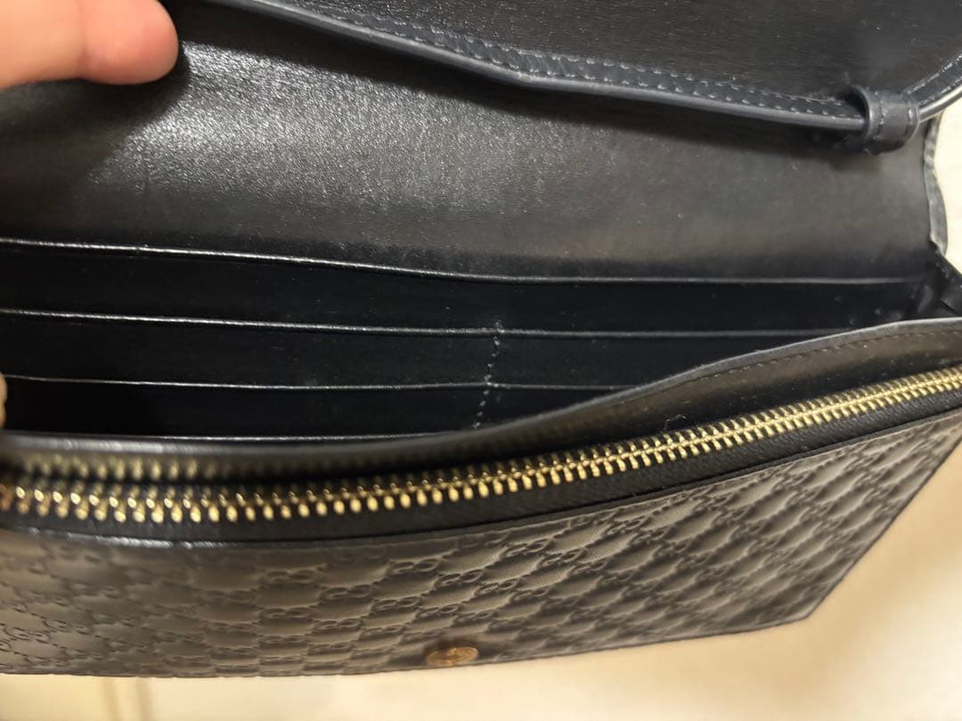 GUCCI ブラック レザー ウォレットバッグ（男女共用）