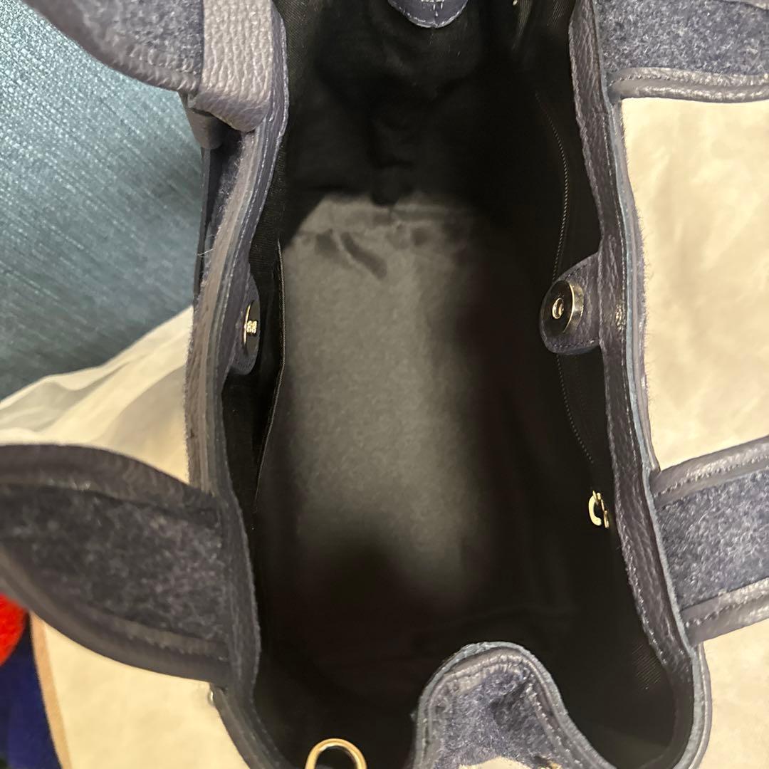 【新品・未使用】マドモアゼルノンノン　イタリア製秋冬ツーウェイバッグ　ネイビー