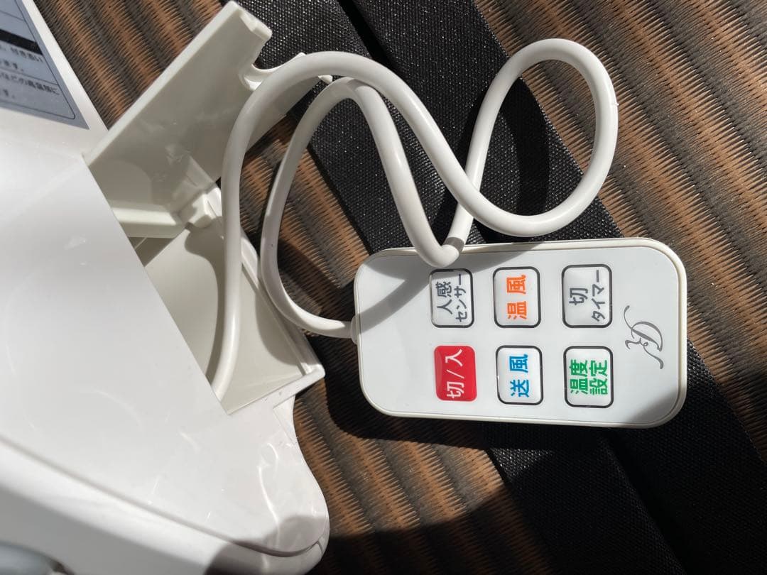 脱衣所電気ヒーター　壁掛け式　人感センサー付き　ヒートショック対策