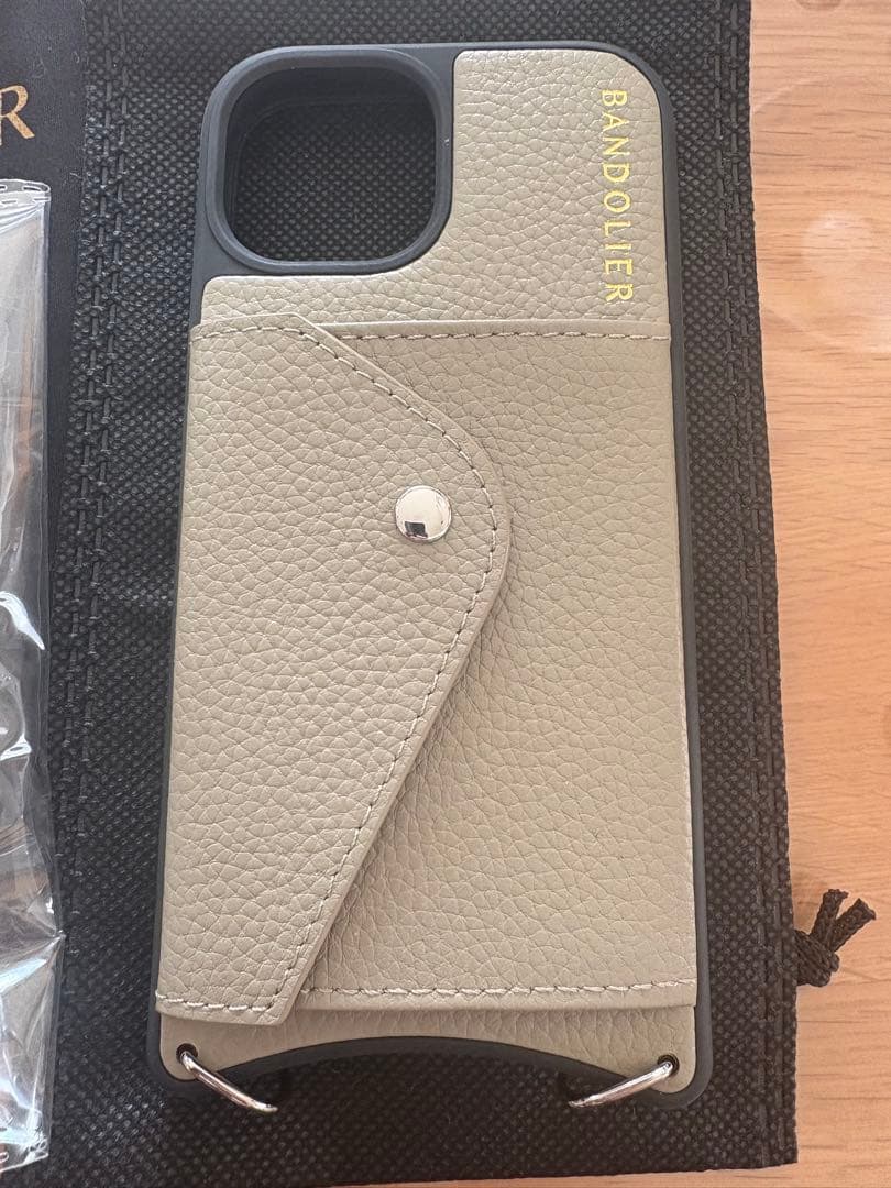 【新品未使用】BANDOLIER バンドリヤー iPhone15 ケース