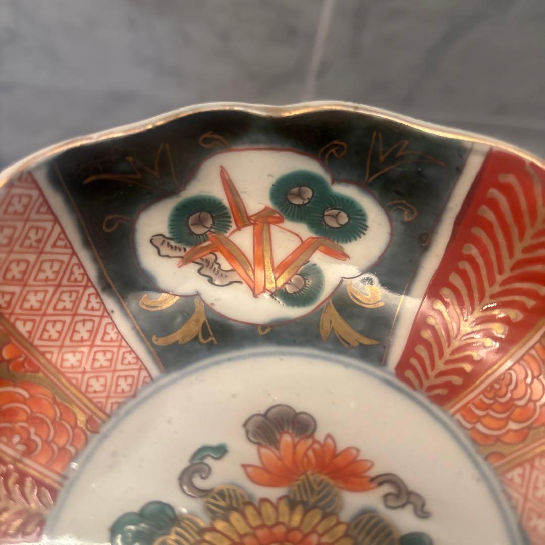 江戸後期　手描きのお花や松、幾何学模様が秀逸で金彩も美しい豪華絢爛な古伊万里