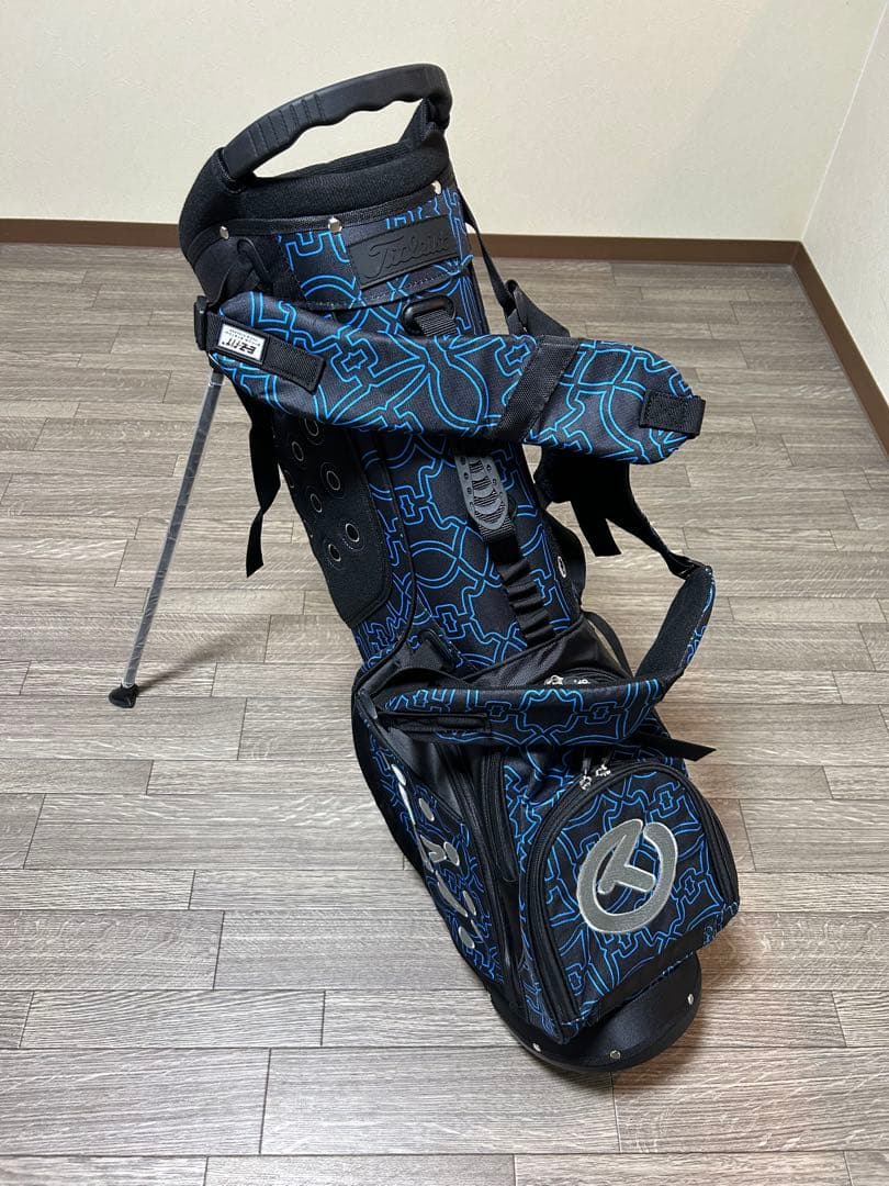 スタンド式キャディバック　人気のブルーラメライン！スタイリッシュなフォルムが魅力