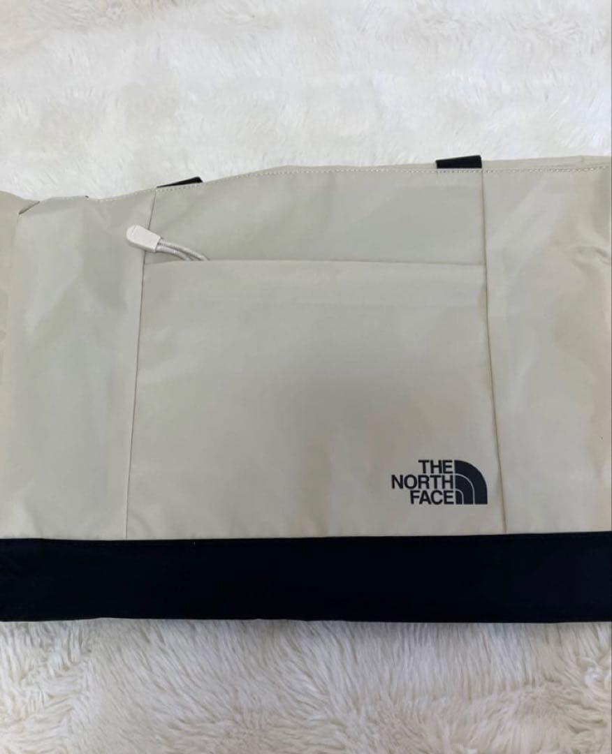 the North face 軽量ボストンバッグ トラベルバッグ ダッフルバッグ