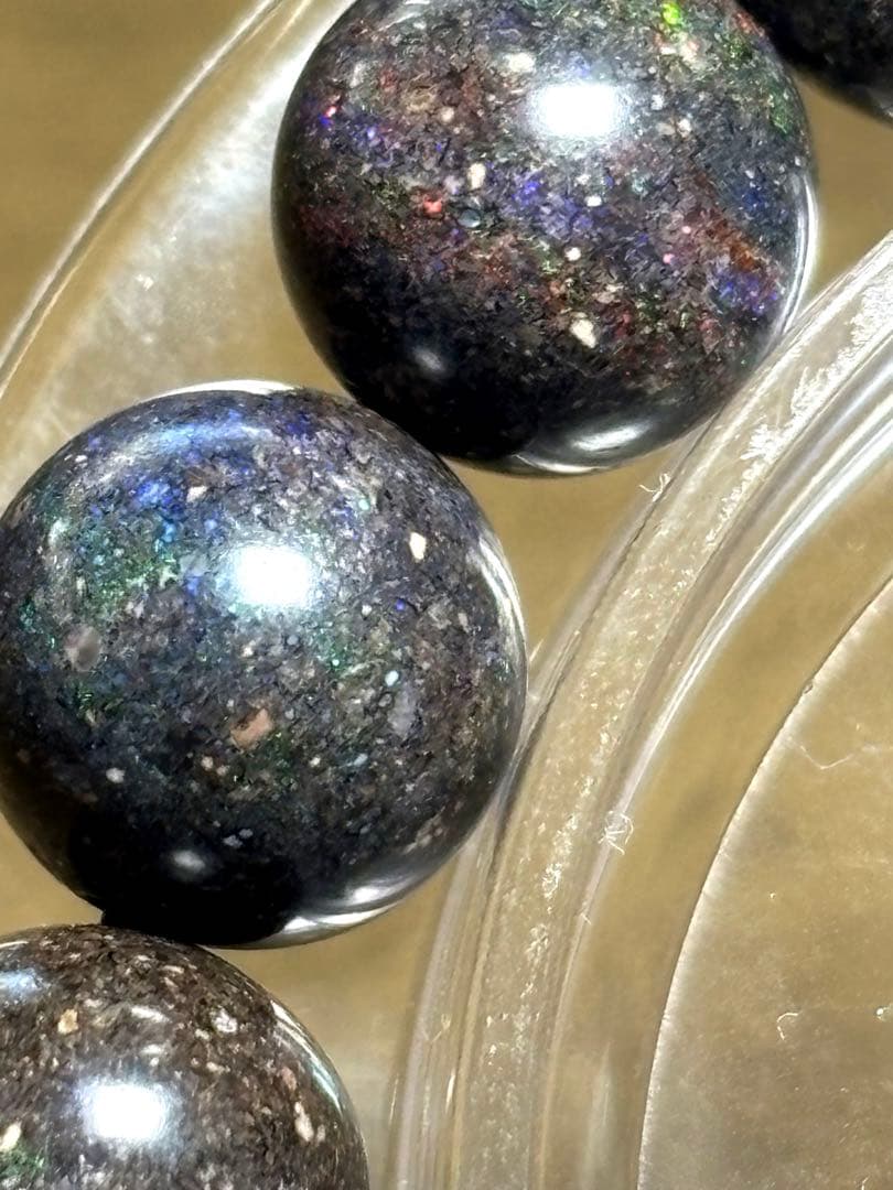 高品質！！　ブラックマトリックスオパールブレス約10.5㎜（新品）虹色遊色キラ2