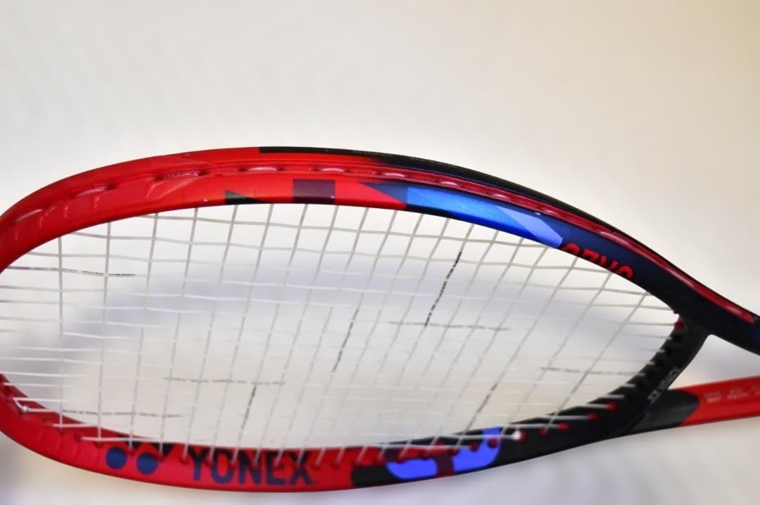 YONEXブイコア100 ′23 即使える！新品ガット ・新品グリップ ケース付