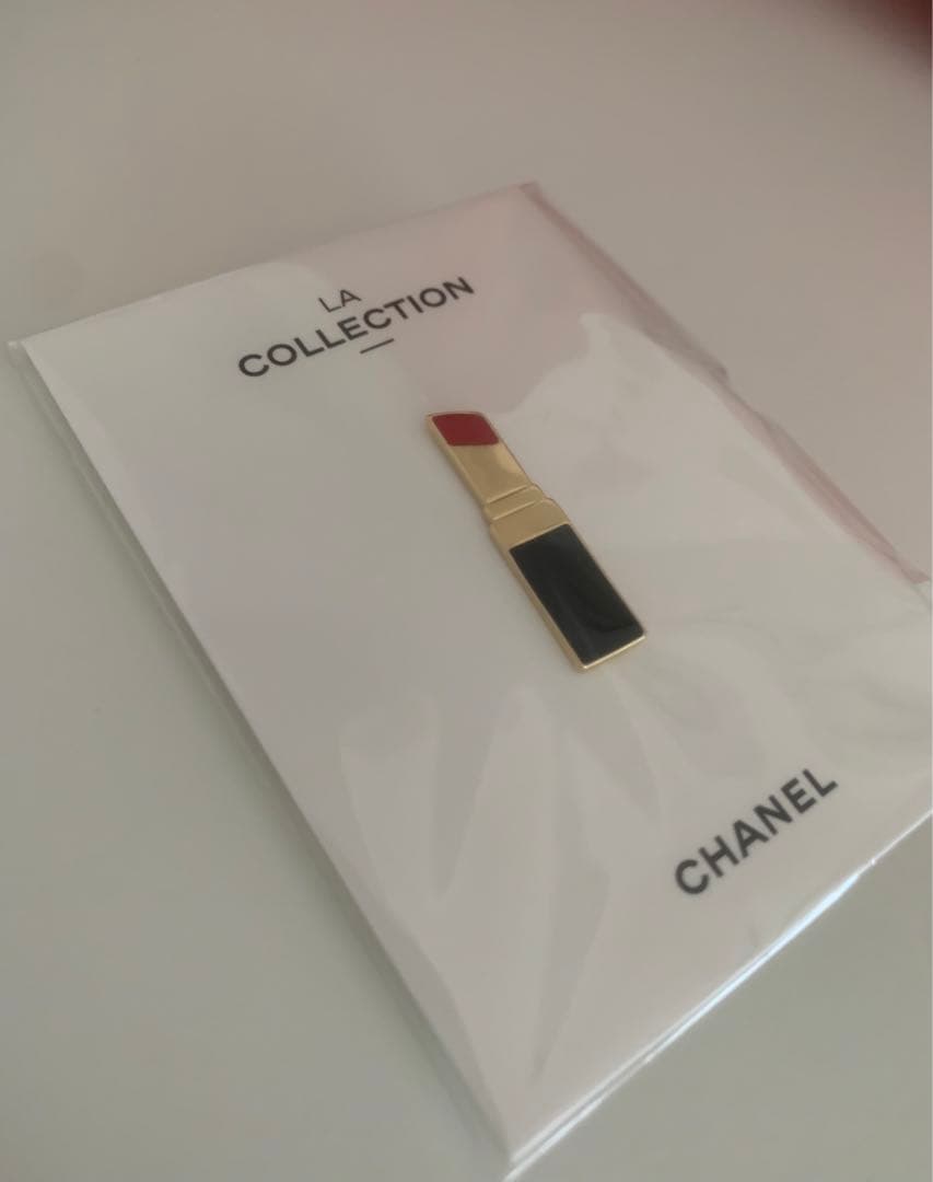 CHANEL シャネル　片耳ピアス　CHANELピンバッジ付き