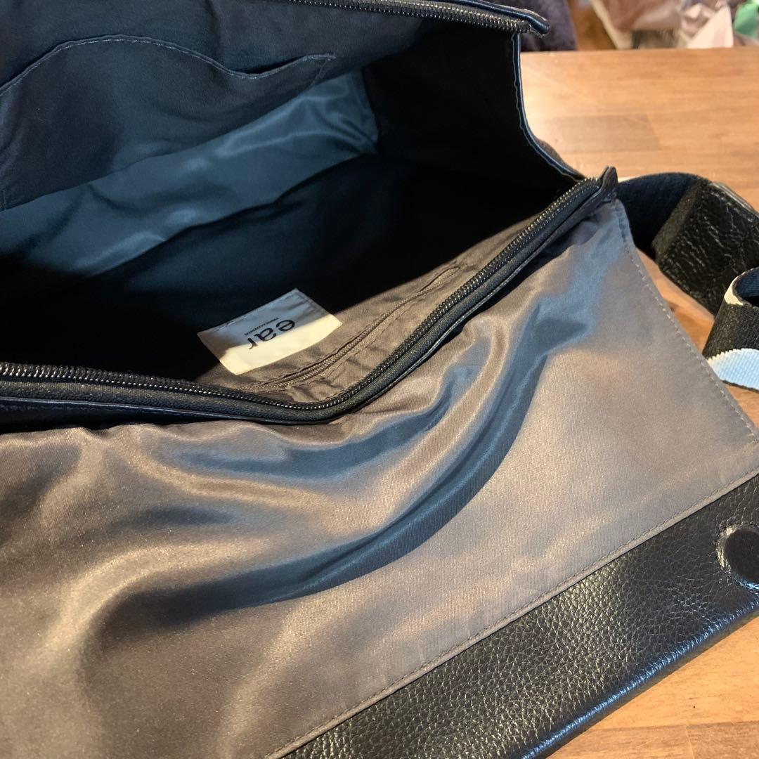 イアハピヨネ　ワイドテープショルダーバッグ