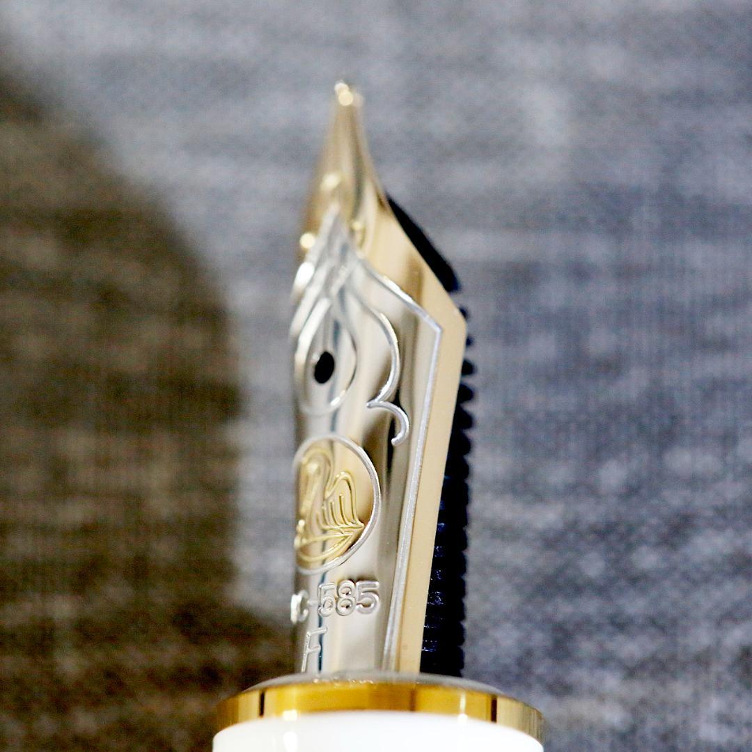 【限定品 極美品】ペリカン 万年筆 Ｍ６００ レッドホワイト スーベレーン