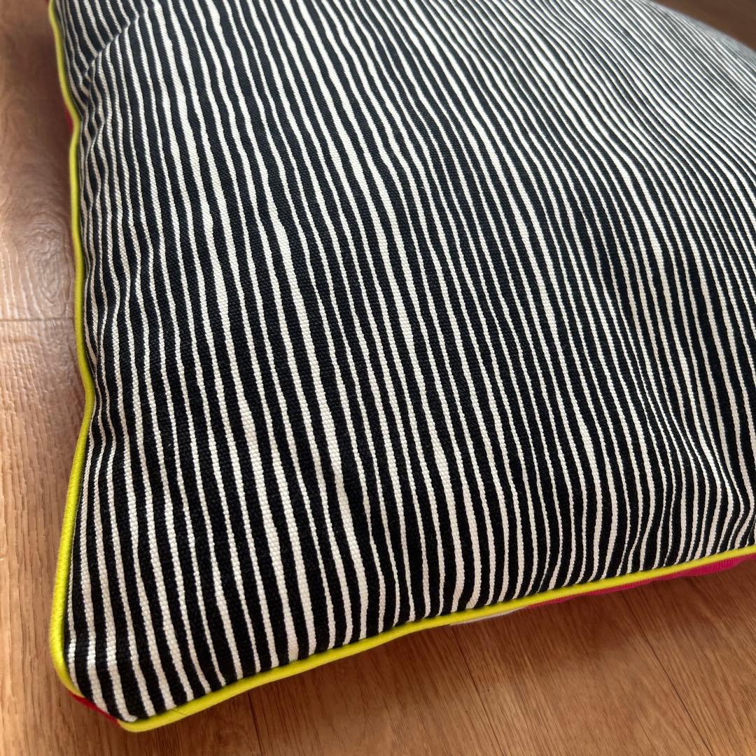 美品☆marimekko☆マリメッコ☆ウニッコ柄☆リバーシブル クッション☆