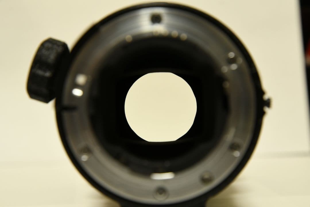 Nikon AF NIKKOR 300mm F4 ED　(フロントキャップ付)