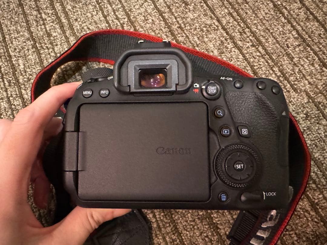 Canon EOS 6D Mark II ボディデジタル一眼レフカメラ