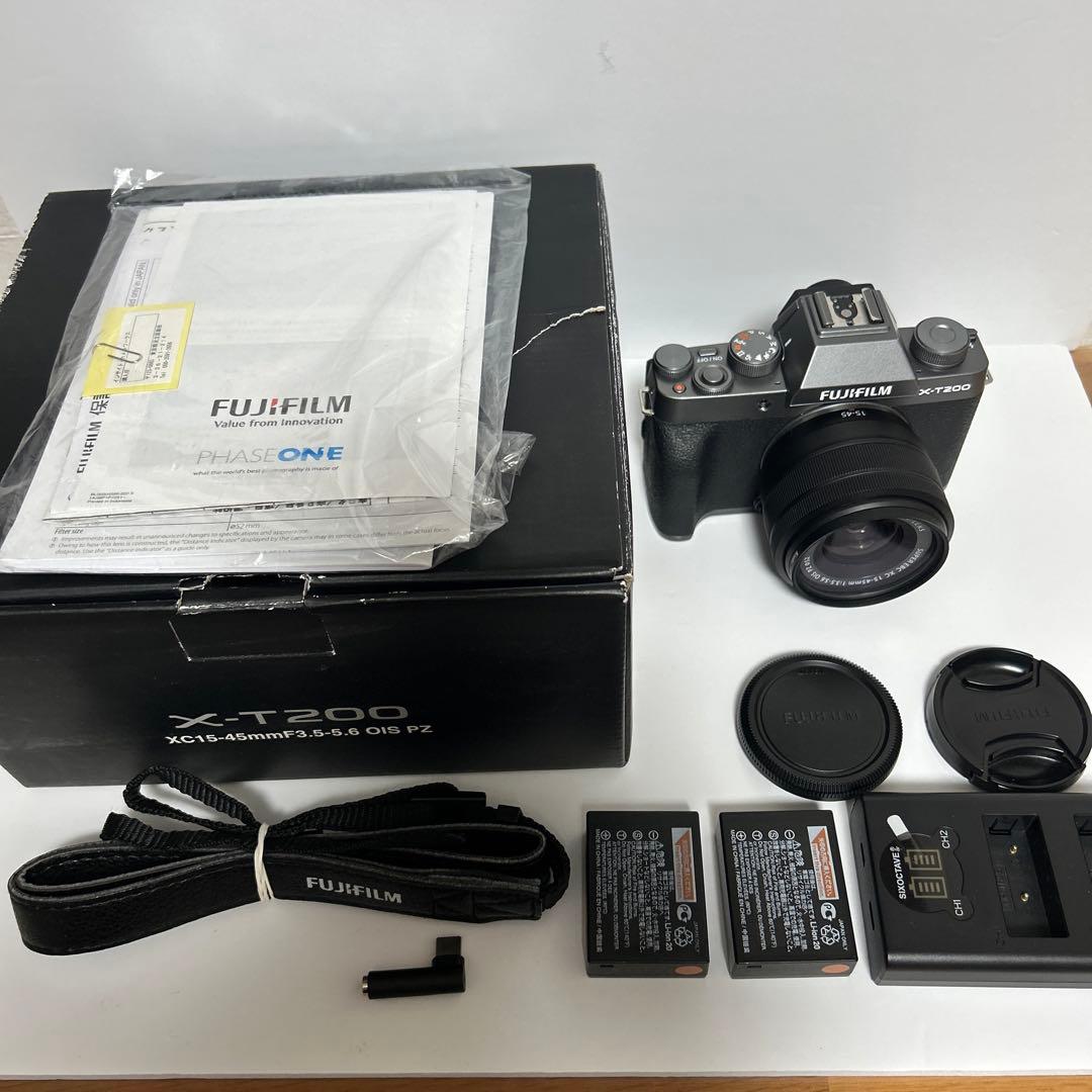 Fujifilm X-T200 シルバー　XC 15-45mm