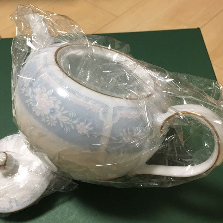 ノリタケ　レースウッドゴールド　ティーフォートゥーセット