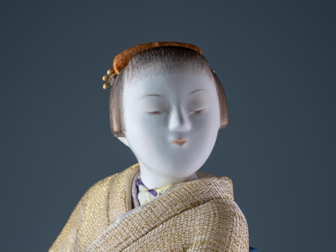 日本工芸会正会員 雨宮弘子作 嵌込人形『佳日』台共箱付 図録掲載品