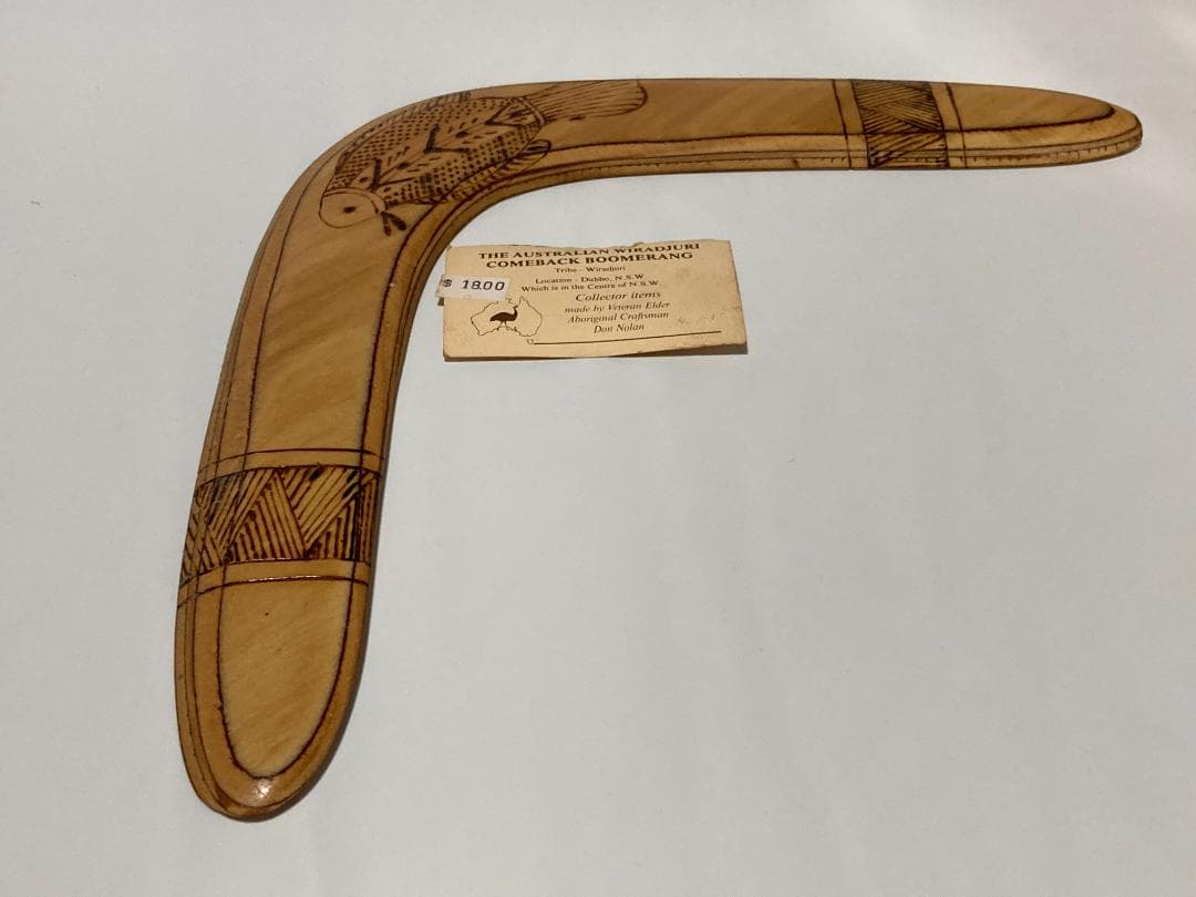 手彫りの木製ブーメラン 約60cm