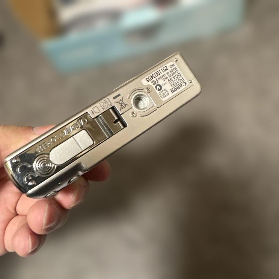 付属品あり　Canon　デジカメ　IXY70