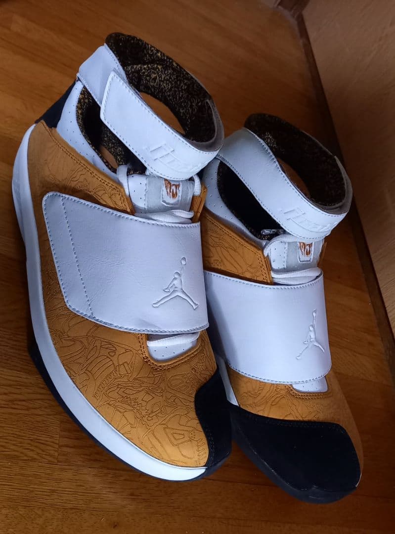 値下げ　未使用AirJordan xx(20)20周年モデル白/黄金/黒