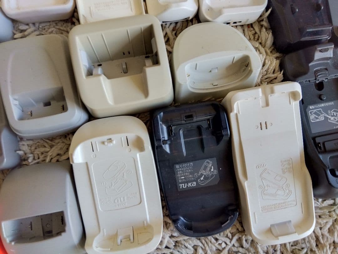ガラケーや卓上ホルダまとめ売りジャンク品