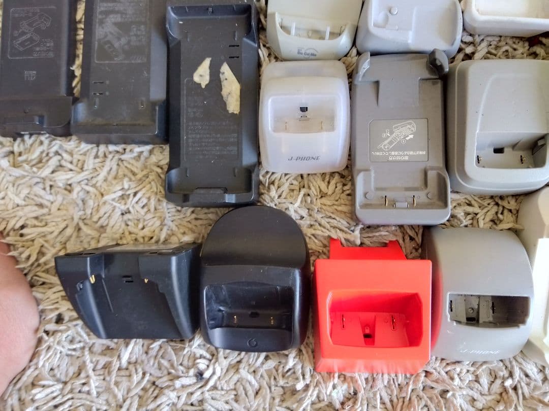 ガラケーや卓上ホルダまとめ売りジャンク品