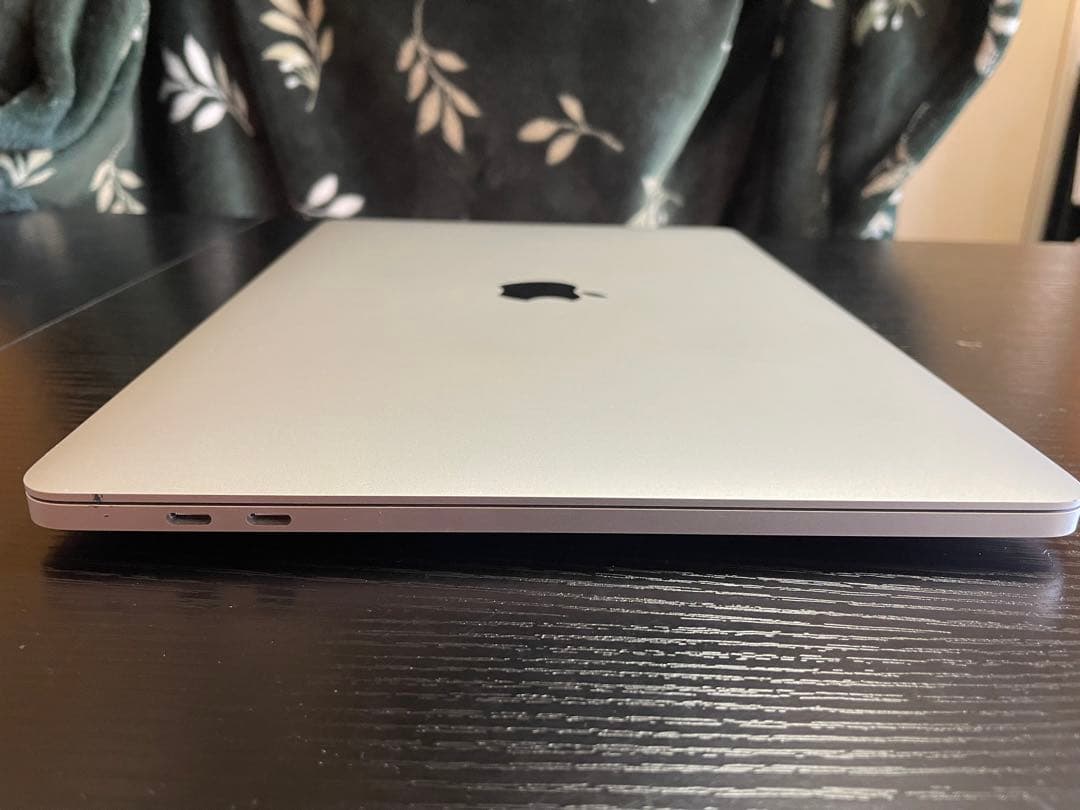 MacBook Pro 13インチ2020 Core i5 8GB 充100%
