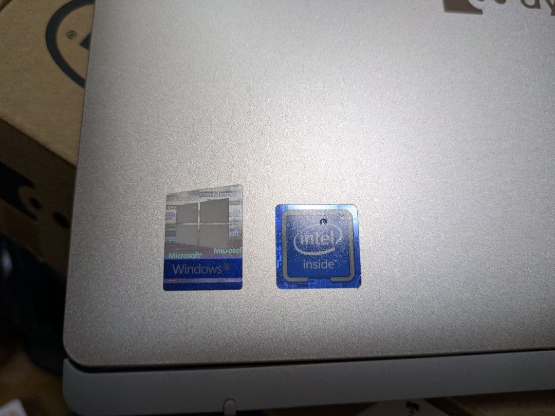 東芝　dynabook　タブレットパソコン　ゴールド　Windows11　中古品