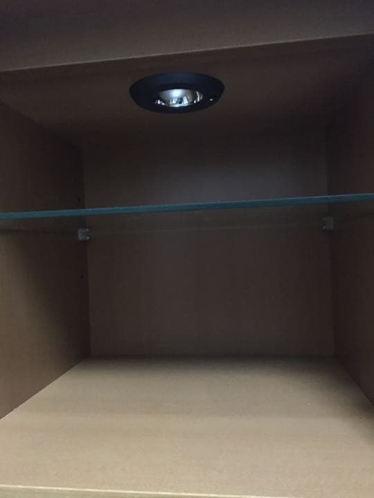 キュリオケース ディスプレイ インテリア　飾り棚　照明