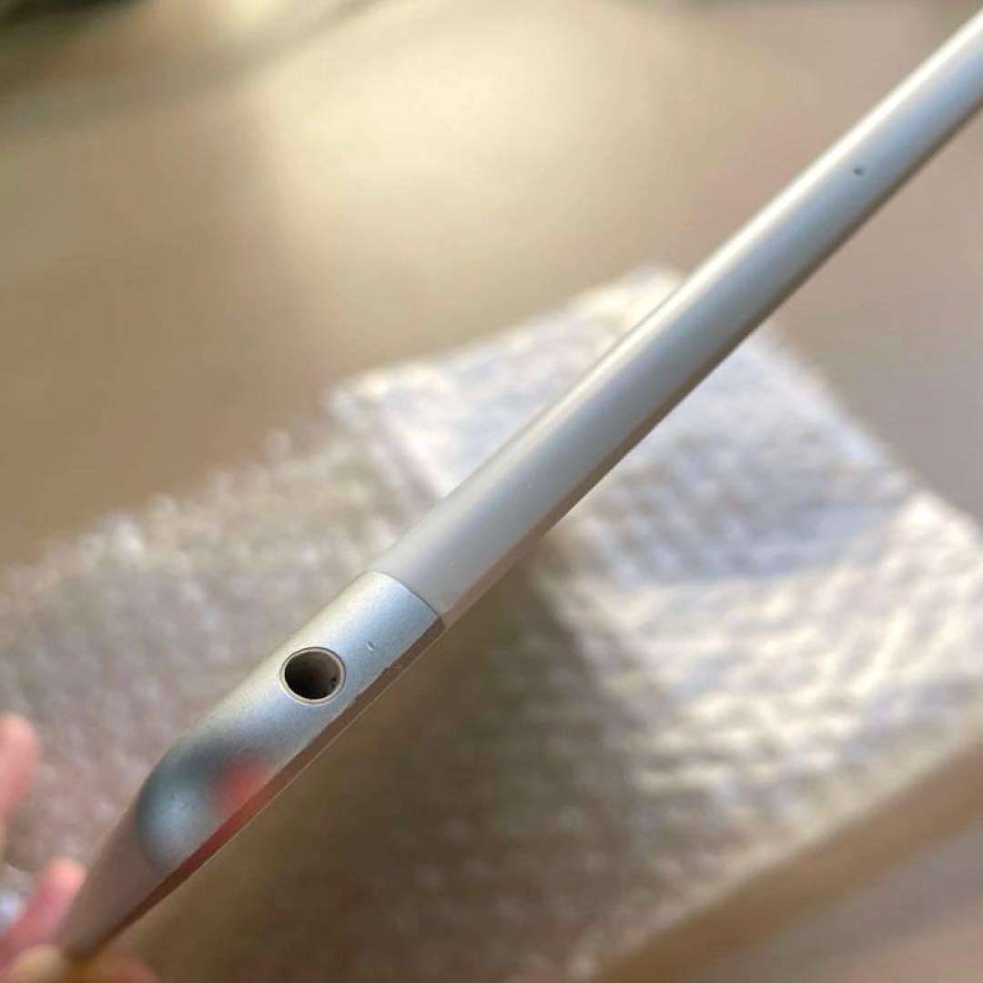 iPad 第5世代　A1823 Cellular シルバー　32GB 美品