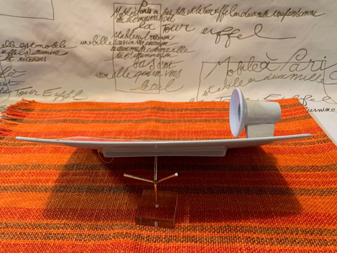 ビヨンヴィンブラッド　レアなビンテージの少女が描かれた壁掛けキャンドルスタンド！