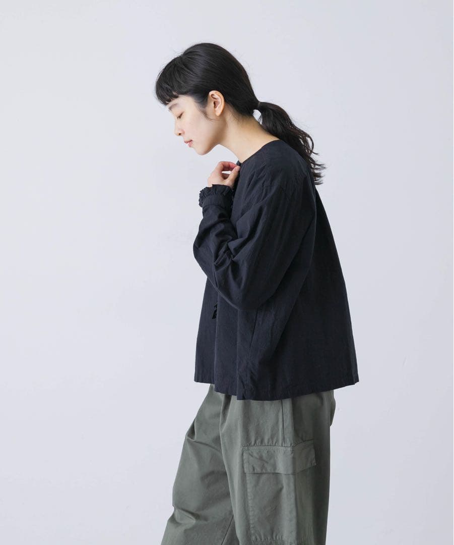【新品・タグ付き】かぐれ　コットンシルクフリルブラウス　BLACK
