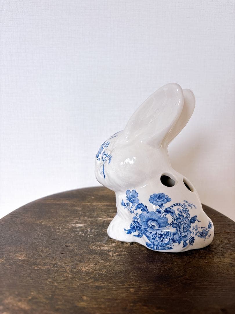 イギリスヴィンテージ　CrownDevon バスケットに花　うさぎ歯ブラシたて