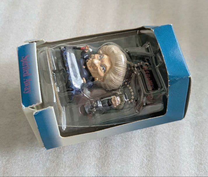 千と千尋の神隠し　帰ってきた坊　ミニ置時計　フィギュアキーホルダー　セット