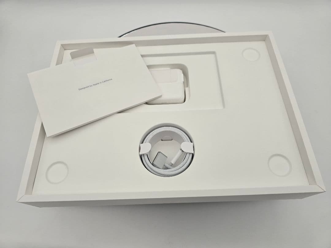 M3 Apple MacBook Air 13インチ フィルム、スタンド付き