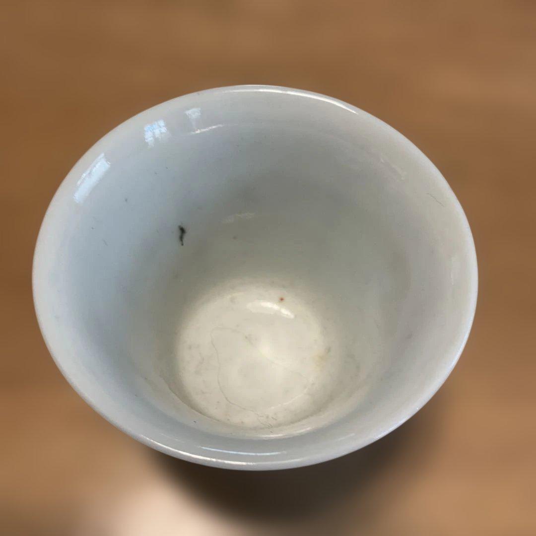 ドラゴンと鳥の絵柄の陶器カップ