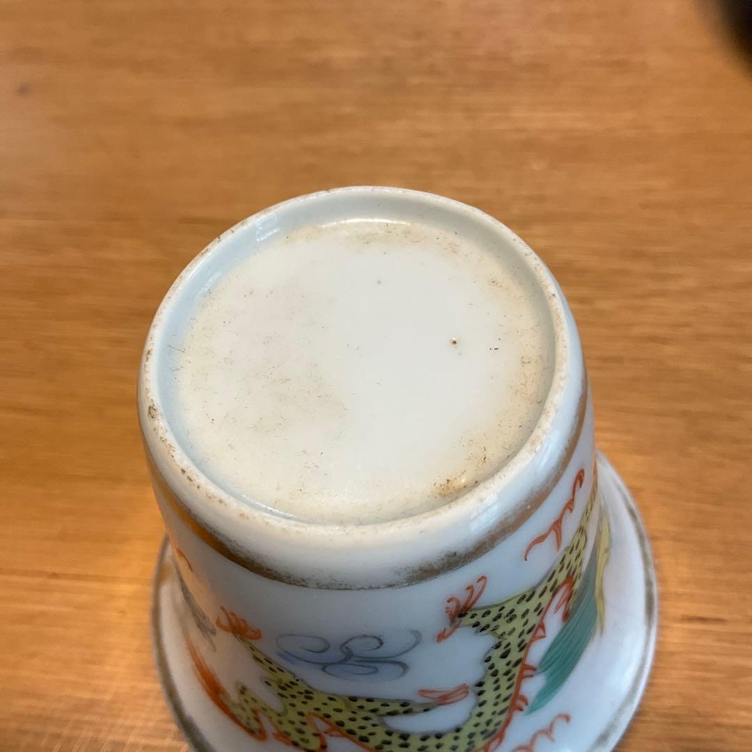 ドラゴンと鳥の絵柄の陶器カップ