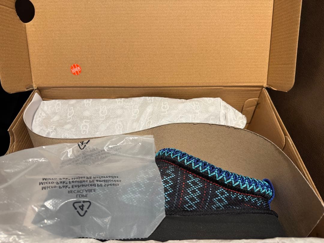 新品未使用☆箱・袋付きUGG ムートンブーツ ブラック/ブルー 編み込み