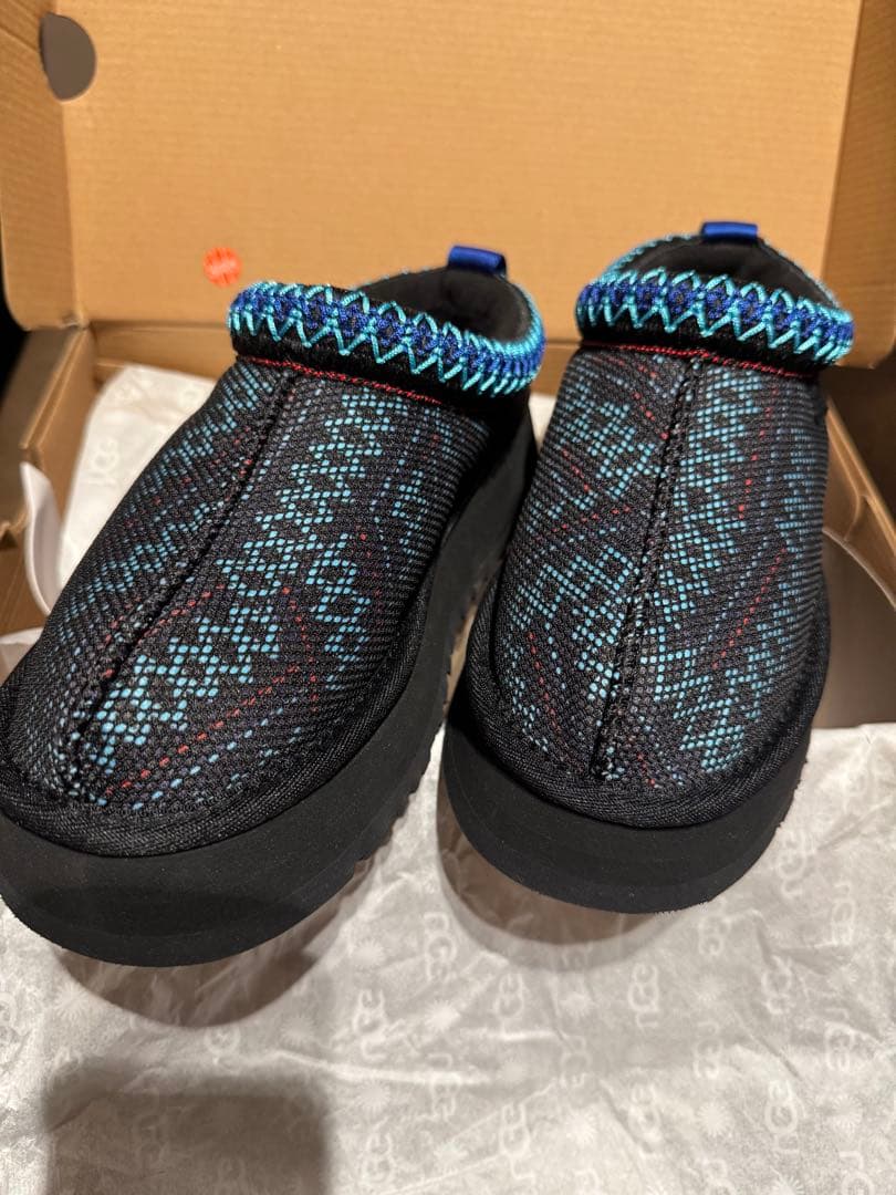 新品未使用☆箱・袋付きUGG ムートンブーツ ブラック/ブルー 編み込み